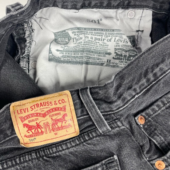 Levi’s 501 Original Button Fly Jean Shorts 32 Cutoff Denim Raw Hem Lunar Black - Picture 3 of 6